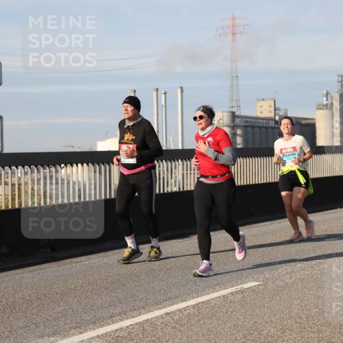 03.10.2025 - Köhlbrandbrückenlauf Lena Gebhardt http://msf.ph/oto/9144177 03.10.2025 10:01:58 Position 2  meine-sportfotos.de
