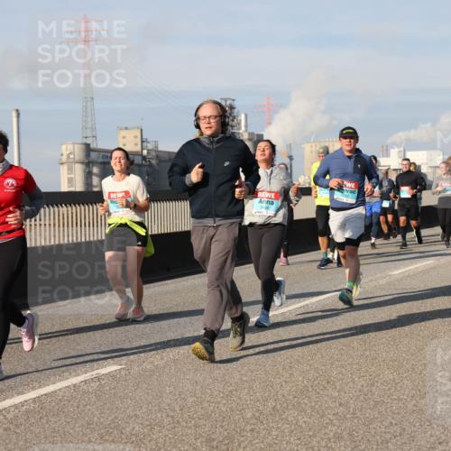 03.10.2025 - Köhlbrandbrückenlauf Lena Gebhardt http://msf.ph/oto/9144181 03.10.2025 10:01:58 Position 2 2456 meine-sportfotos.de