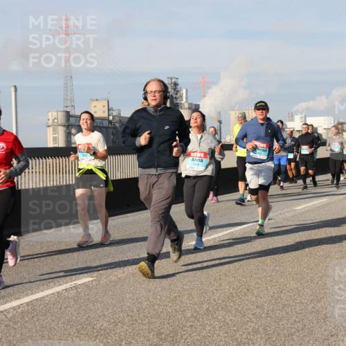 03.10.2025 - Köhlbrandbrückenlauf Lena Gebhardt http://msf.ph/oto/9144184 03.10.2025 10:01:58 Position 2 12, 3222, 2456 meine-sportfotos.de