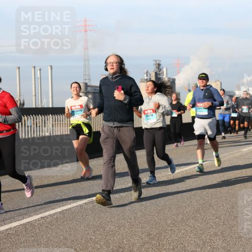 03.10.2025 - Köhlbrandbrückenlauf Lena Gebhardt http://msf.ph/oto/9144190 03.10.2025 10:01:59 Position 2 2053 meine-sportfotos.de