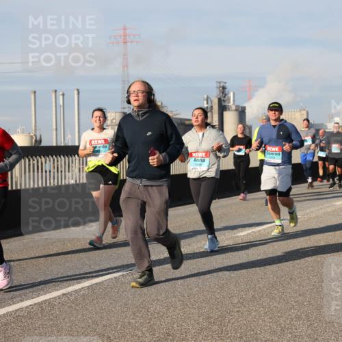 03.10.2025 - Köhlbrandbrückenlauf Lena Gebhardt http://msf.ph/oto/9144202 03.10.2025 10:01:59 Position 2 2456, 2053 meine-sportfotos.de