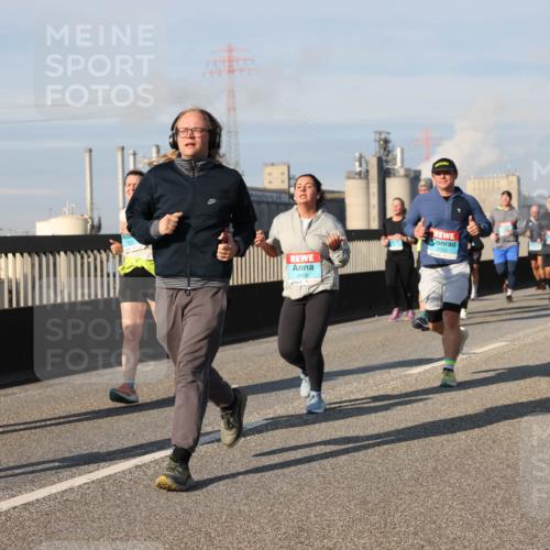 03.10.2025 - Köhlbrandbrückenlauf Lena Gebhardt http://msf.ph/oto/9144205 03.10.2025 10:01:59 Position 2 2456, 2053 meine-sportfotos.de