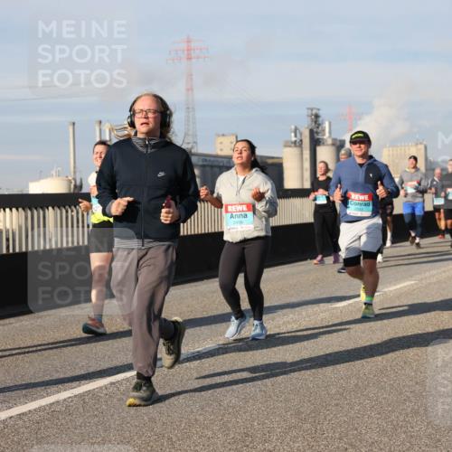03.10.2025 - Köhlbrandbrückenlauf Lena Gebhardt http://msf.ph/oto/9144209 03.10.2025 10:01:59 Position 2 2456 meine-sportfotos.de