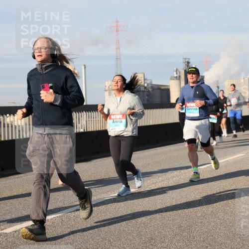 03.10.2025 - Köhlbrandbrückenlauf Lena Gebhardt http://msf.ph/oto/9144212 03.10.2025 10:01:59 Position 2 2456, 2053 meine-sportfotos.de