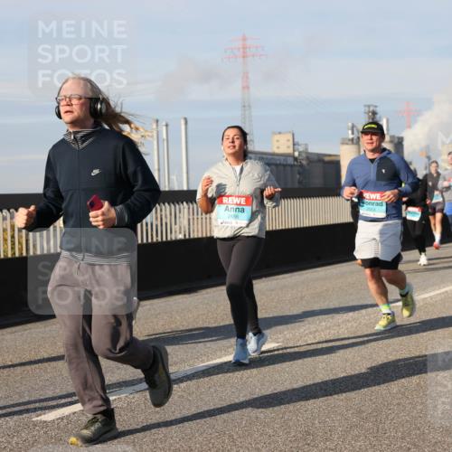 03.10.2025 - Köhlbrandbrückenlauf Lena Gebhardt http://msf.ph/oto/9144220 03.10.2025 10:01:59 Position 2 2053, 2456 meine-sportfotos.de