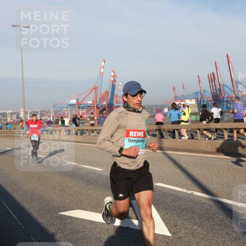 03.10.2025 - Köhlbrandbrückenlauf Yannick Fuchs http://msf.ph/oto/9144222 03.10.2025 08:32:10 Position 2 1007 meine-sportfotos.de