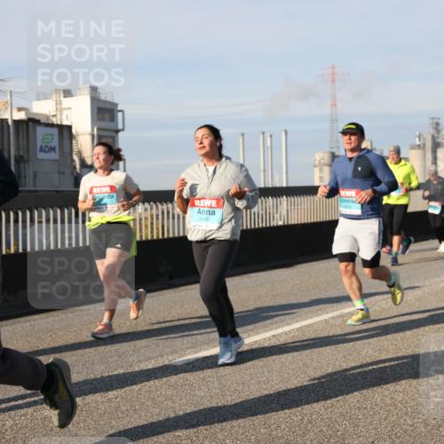 03.10.2025 - Köhlbrandbrückenlauf Lena Gebhardt http://msf.ph/oto/9144231 03.10.2025 10:02:00 Position 2 2456 meine-sportfotos.de