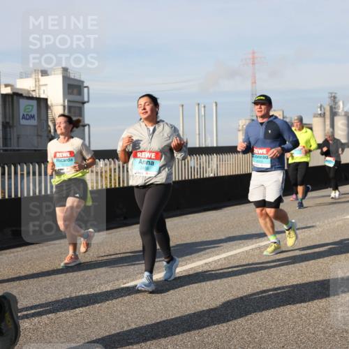 03.10.2025 - Köhlbrandbrückenlauf Lena Gebhardt http://msf.ph/oto/9144233 03.10.2025 10:02:00 Position 2 2456, 2053 meine-sportfotos.de