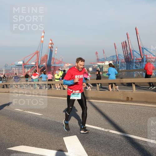 03.10.2025 - Köhlbrandbrückenlauf Yannick Fuchs http://msf.ph/oto/9144235 03.10.2025 08:32:12 Position 2 3401 meine-sportfotos.de