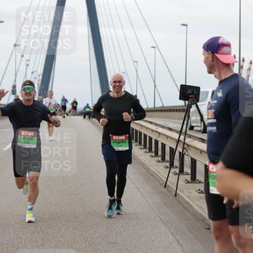 03.10.2025 - Köhlbrandbrückenlauf Jannik Wohlers http://msf.ph/oto/9144237 03.10.2025 15:45:31 Position 1 797, 9020, 9349 meine-sportfotos.de