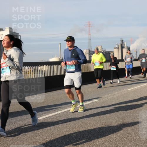 03.10.2025 - Köhlbrandbrückenlauf Lena Gebhardt http://msf.ph/oto/9144238 03.10.2025 10:02:01 Position 2 2456, 2053 meine-sportfotos.de