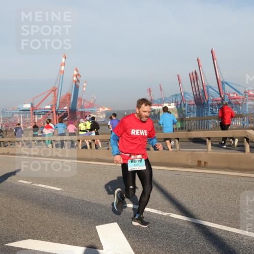 03.10.2025 - Köhlbrandbrückenlauf Yannick Fuchs http://msf.ph/oto/9144240 03.10.2025 08:32:12 Position 2 3401 meine-sportfotos.de