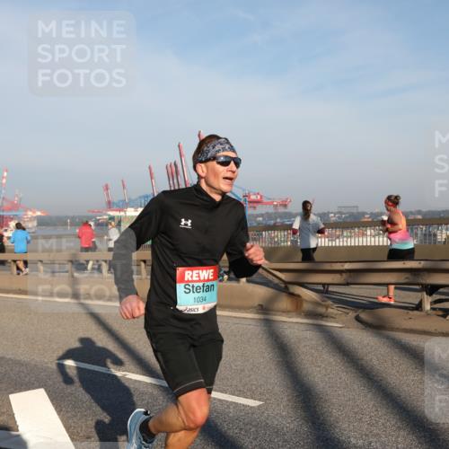 03.10.2025 - Köhlbrandbrückenlauf Yannick Fuchs http://msf.ph/oto/9144263 03.10.2025 08:32:14 Position 2 1034, 118 meine-sportfotos.de