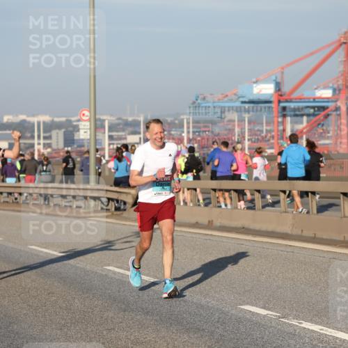 03.10.2025 - Köhlbrandbrückenlauf Yannick Fuchs http://msf.ph/oto/9144274 03.10.2025 08:32:17 Position 2  meine-sportfotos.de