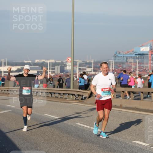 03.10.2025 - Köhlbrandbrückenlauf Yannick Fuchs http://msf.ph/oto/9144277 03.10.2025 08:32:17 Position 2 3086 meine-sportfotos.de