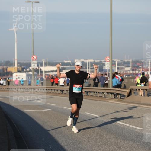 03.10.2025 - Köhlbrandbrückenlauf Yannick Fuchs http://msf.ph/oto/9144287 03.10.2025 08:32:18 Position 2 3086 meine-sportfotos.de