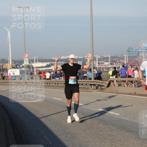 03.10.2025 - Köhlbrandbrückenlauf Yannick Fuchs http://msf.ph/oto/9144292 03.10.2025 08:32:18 Position 2 3086 meine-sportfotos.de