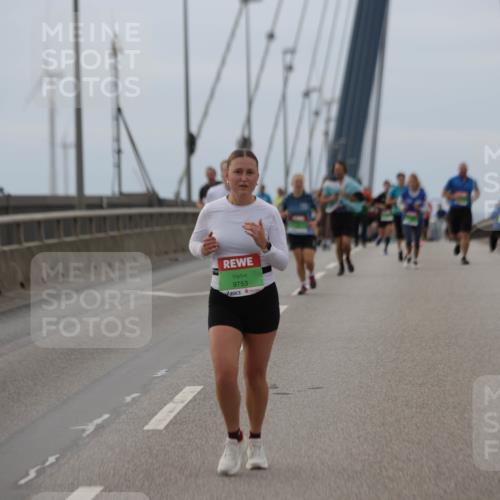03.10.2025 - Köhlbrandbrückenlauf Jannik Wohlers http://msf.ph/oto/9144318 03.10.2025 15:45:35 Position 1 9753 meine-sportfotos.de