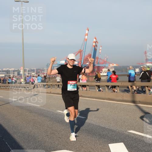 03.10.2025 - Köhlbrandbrückenlauf Yannick Fuchs http://msf.ph/oto/9144324 03.10.2025 08:32:20 Position 2  meine-sportfotos.de