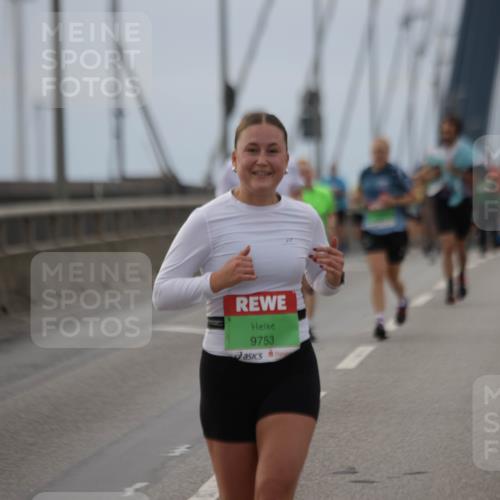 03.10.2025 - Köhlbrandbrückenlauf Jannik Wohlers http://msf.ph/oto/9144330 03.10.2025 15:45:36 Position 1 9753 meine-sportfotos.de