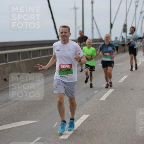 03.10.2025 - Köhlbrandbrückenlauf Jannik Wohlers http://msf.ph/oto/9144341 03.10.2025 15:45:40 Position 1 7713 meine-sportfotos.de