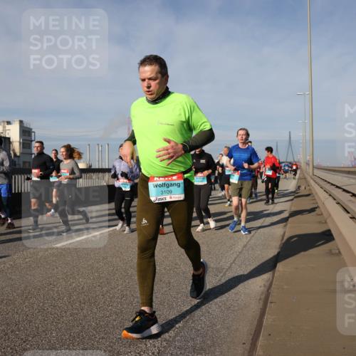 03.10.2025 - Köhlbrandbrückenlauf Lena Gebhardt http://msf.ph/oto/9144342 03.10.2025 10:02:05 Position 2 3109, 6 meine-sportfotos.de