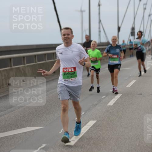 03.10.2025 - Köhlbrandbrückenlauf Jannik Wohlers http://msf.ph/oto/9144344 03.10.2025 15:45:40 Position 1 7713 meine-sportfotos.de