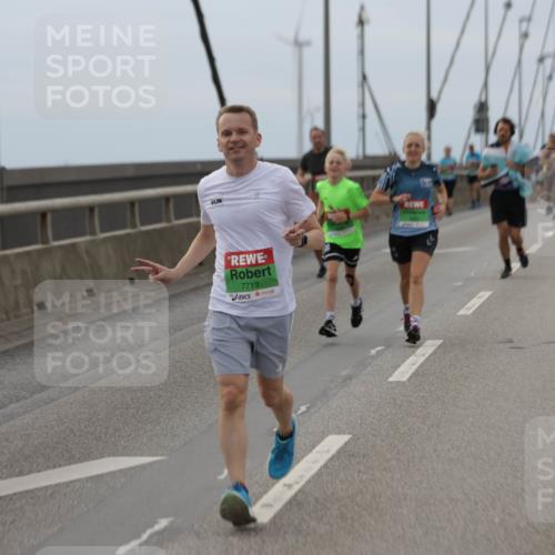 03.10.2025 - Köhlbrandbrückenlauf Jannik Wohlers http://msf.ph/oto/9144346 03.10.2025 15:45:40 Position 1 7713 meine-sportfotos.de