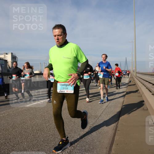 03.10.2025 - Köhlbrandbrückenlauf Lena Gebhardt http://msf.ph/oto/9144348 03.10.2025 10:02:05 Position 2 3109 meine-sportfotos.de