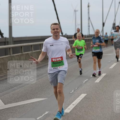 03.10.2025 - Köhlbrandbrückenlauf Jannik Wohlers http://msf.ph/oto/9144356 03.10.2025 15:45:40 Position 1 7713 meine-sportfotos.de