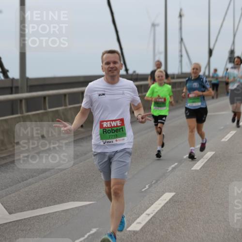 03.10.2025 - Köhlbrandbrückenlauf Jannik Wohlers http://msf.ph/oto/9144358 03.10.2025 15:45:40 Position 1 7713 meine-sportfotos.de