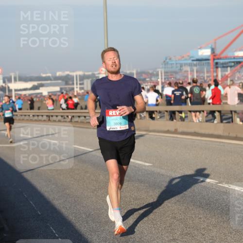 03.10.2025 - Köhlbrandbrückenlauf Yannick Fuchs http://msf.ph/oto/9144359 03.10.2025 08:32:31 Position 2 13809 meine-sportfotos.de