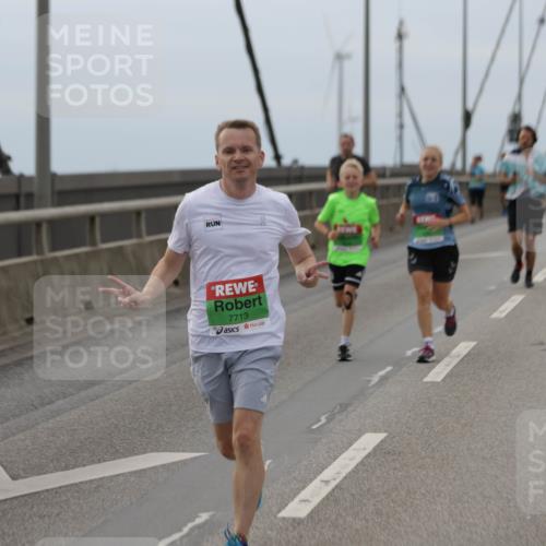 03.10.2025 - Köhlbrandbrückenlauf Jannik Wohlers http://msf.ph/oto/9144360 03.10.2025 15:45:40 Position 1 7713 meine-sportfotos.de