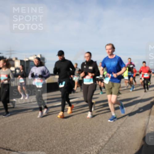 03.10.2025 - Köhlbrandbrückenlauf Lena Gebhardt http://msf.ph/oto/9144366 03.10.2025 10:02:06 Position 2  meine-sportfotos.de