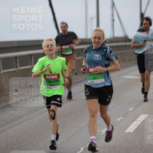 03.10.2025 - Köhlbrandbrückenlauf Jannik Wohlers http://msf.ph/oto/9144376 03.10.2025 15:45:41 Position 1 8866, 8862 meine-sportfotos.de