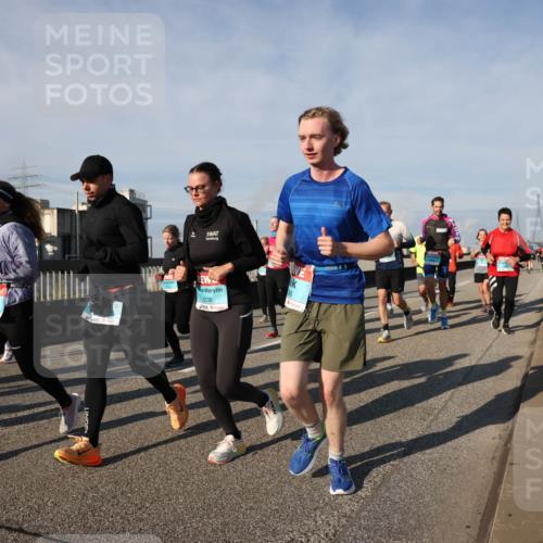 03.10.2025 - Köhlbrandbrückenlauf Lena Gebhardt http://msf.ph/oto/9144377 03.10.2025 10:02:06 Position 2 7, 3538 meine-sportfotos.de