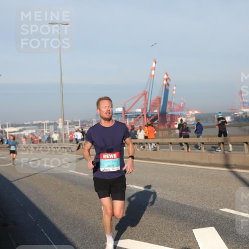 03.10.2025 - Köhlbrandbrückenlauf Yannick Fuchs http://msf.ph/oto/9144379 03.10.2025 08:32:32 Position 2 3809 meine-sportfotos.de