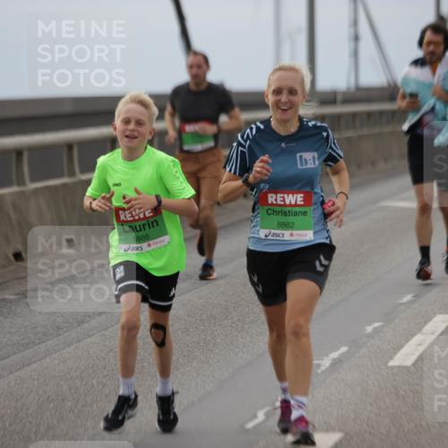 03.10.2025 - Köhlbrandbrückenlauf Jannik Wohlers http://msf.ph/oto/9144386 03.10.2025 15:45:42 Position 1 8866, 8862 meine-sportfotos.de