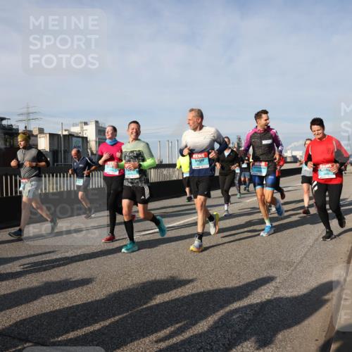03.10.2025 - Köhlbrandbrückenlauf Lena Gebhardt http://msf.ph/oto/9144394 03.10.2025 10:02:07 Position 2  meine-sportfotos.de