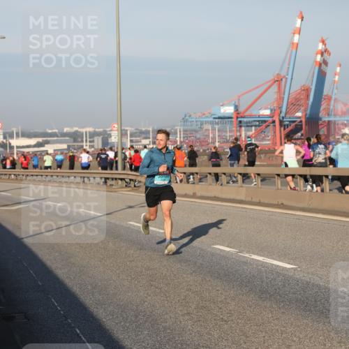03.10.2025 - Köhlbrandbrückenlauf Yannick Fuchs http://msf.ph/oto/9144397 03.10.2025 08:32:36 Position 2  meine-sportfotos.de