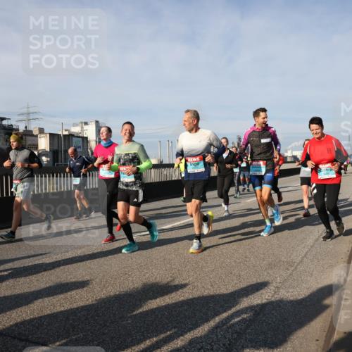 03.10.2025 - Köhlbrandbrückenlauf Lena Gebhardt http://msf.ph/oto/9144398 03.10.2025 10:02:07 Position 2  meine-sportfotos.de