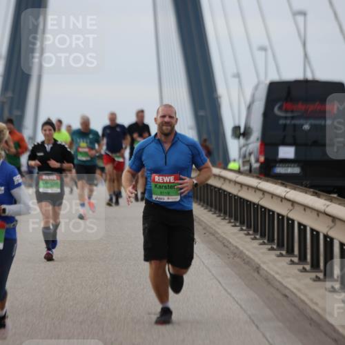 03.10.2025 - Köhlbrandbrückenlauf Jannik Wohlers http://msf.ph/oto/9144400 03.10.2025 15:45:44 Position 1 9600, 8118 meine-sportfotos.de
