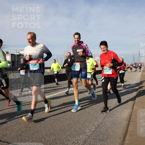 03.10.2025 - Köhlbrandbrückenlauf Lena Gebhardt http://msf.ph/oto/9144404 03.10.2025 10:02:08 Position 2  meine-sportfotos.de