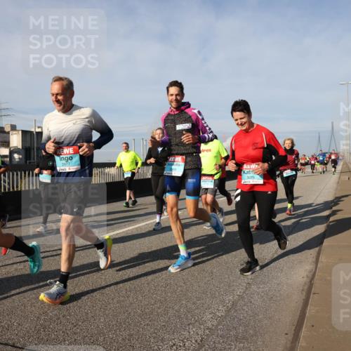 03.10.2025 - Köhlbrandbrückenlauf Lena Gebhardt http://msf.ph/oto/9144406 03.10.2025 10:02:08 Position 2  meine-sportfotos.de