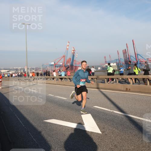03.10.2025 - Köhlbrandbrückenlauf Yannick Fuchs http://msf.ph/oto/9144413 03.10.2025 08:32:37 Position 2  meine-sportfotos.de