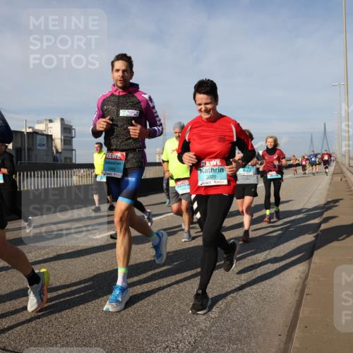 03.10.2025 - Köhlbrandbrückenlauf Lena Gebhardt http://msf.ph/oto/9144417 03.10.2025 10:02:08 Position 2 2977, 2969, 3029 meine-sportfotos.de