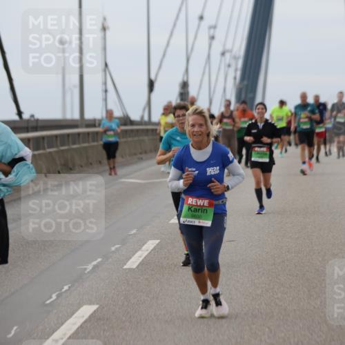 03.10.2025 - Köhlbrandbrückenlauf Jannik Wohlers http://msf.ph/oto/9144429 03.10.2025 15:45:46 Position 1 20, 9600, 8118 meine-sportfotos.de