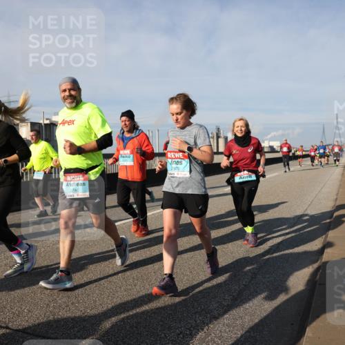 03.10.2025 - Köhlbrandbrückenlauf Lena Gebhardt http://msf.ph/oto/9144431 03.10.2025 10:02:09 Position 2 2740, 2978 meine-sportfotos.de