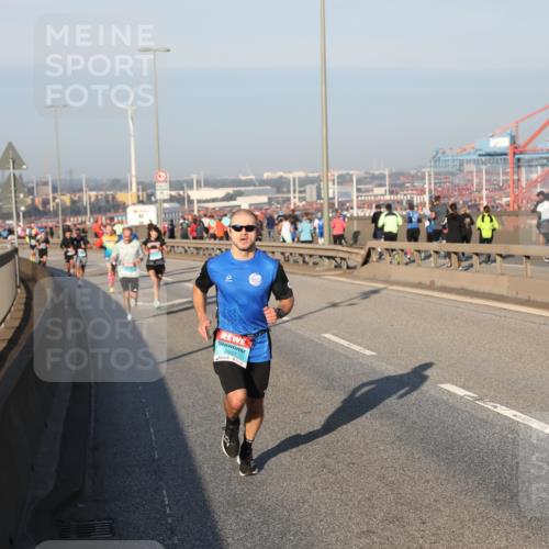 03.10.2025 - Köhlbrandbrückenlauf Yannick Fuchs http://msf.ph/oto/9144437 03.10.2025 08:32:45 Position 2 2937 meine-sportfotos.de