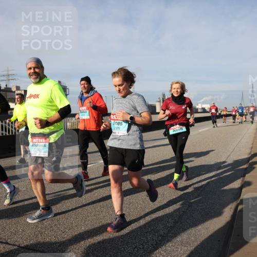 03.10.2025 - Köhlbrandbrückenlauf Lena Gebhardt http://msf.ph/oto/9144438 03.10.2025 10:02:09 Position 2 2740, 2978 meine-sportfotos.de